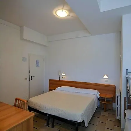 Zani Hotel 3*